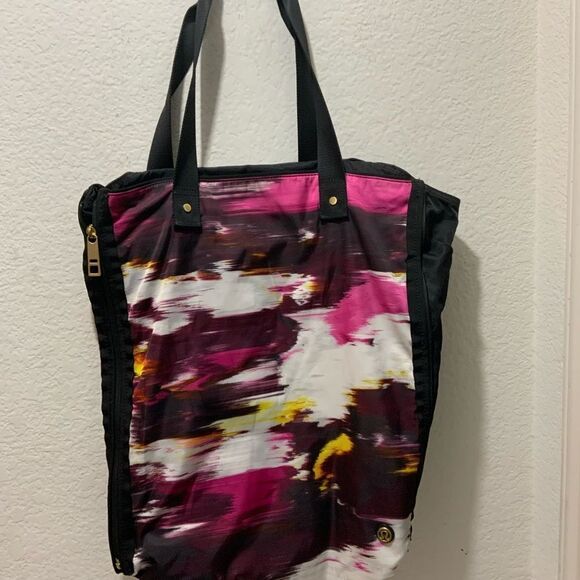 Lululemon Bring It Om Tote Pigment Wind Berry Rumble Multicolor side zips - Picture 1 of 12